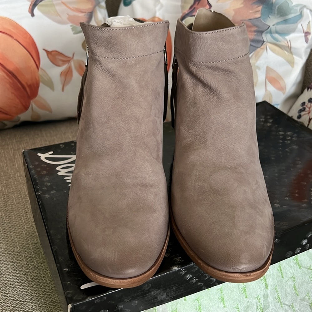 NIB Sam Edelman Packer Double exposed zip with low stacked heel Booties Size 9.5